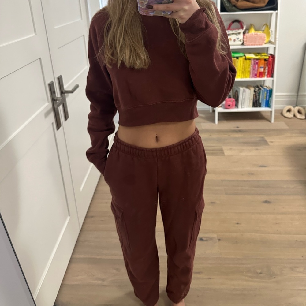 Cozy fleece mega cargo sweatpants and cropped crewneck in sumbac burgundy